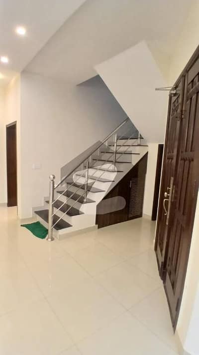 لیک سٹی میڈوز لاہور میں 3 کمروں کا 5 مرلہ مکان 2.2 کروڑ میں برائے فروخت۔