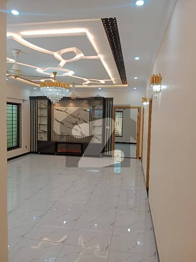 جی ۔ 15/1 جی ۔ 15,اسلام آباد میں 6 کمروں کا 14 مرلہ مکان 5.8 کروڑ میں برائے فروخت۔