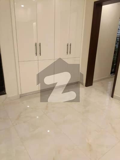 واپڈا ٹاؤن لاہور میں 3 کمروں کا 10 مرلہ بالائی پورشن 80.0 ہزار میں کرایہ پر دستیاب ہے۔