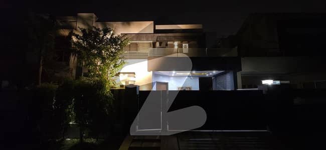 ڈی ایچ اے فیز 8 - ڈی ایچ اے ولاز ڈی ایچ اے فیز 8,ڈیفنس (ڈی ایچ اے),لاہور میں 4 کمروں کا 10 مرلہ مکان 1.6 لاکھ میں کرایہ پر دستیاب ہے۔