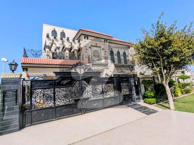 ڈی ایچ اے فیز 7 ڈیفنس (ڈی ایچ اے),لاہور میں 6 کمروں کا 1 کنال مکان 4.0 لاکھ میں کرایہ پر دستیاب ہے۔