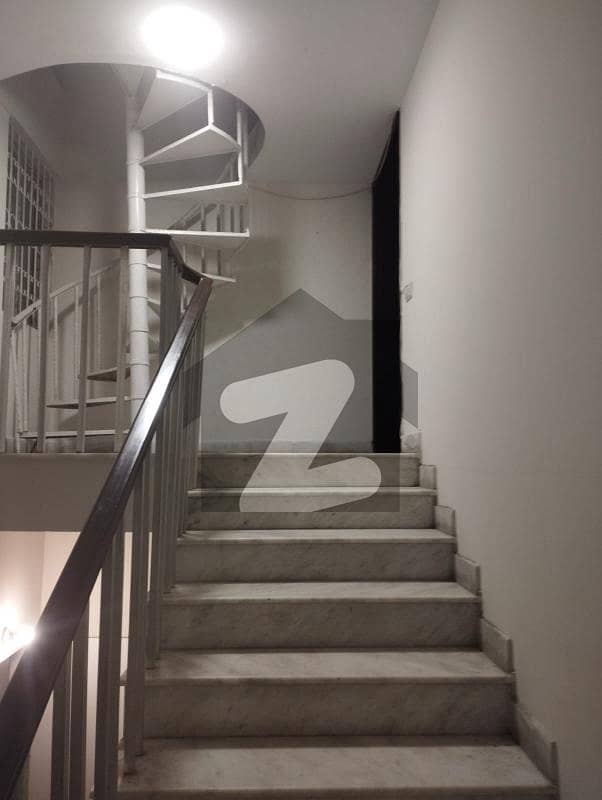 ڈی ایچ اے فیز 5 ڈی ایچ اے ڈیفینس,کراچی میں 3 کمروں کا 1 کنال بالائی پورشن 2.3 لاکھ میں کرایہ پر دستیاب ہے۔ ڈی ایچ اے فیز 5 ڈی ایچ اے ڈیفینس,کراچی میں 3 کمروں کا 1 کنال بالائی پورشن 2.3 لاکھ میں کرایہ پر دستیاب ہے۔