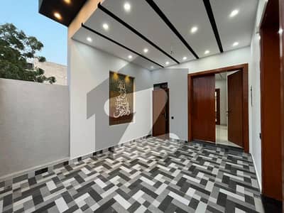 بش ایگزیکٹو ولاز ملتان میں 4 کمروں کا 5 مرلہ مکان 85.0 ہزار میں کرایہ پر دستیاب ہے۔