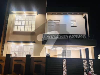 بحریہ ٹاؤن فیز 8 ۔ بلاک ایم بحریہ ٹاؤن فیز 8,بحریہ ٹاؤن راولپنڈی,راولپنڈی میں 4 کمروں کا 7 مرلہ مکان 2.6 کروڑ میں برائے فروخت۔