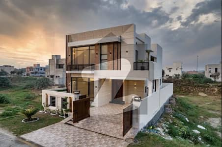 ڈی ایچ اے فیز 4 ڈیفنس (ڈی ایچ اے),لاہور میں 4 کمروں کا 9 مرلہ مکان 5.25 کروڑ میں برائے فروخت۔