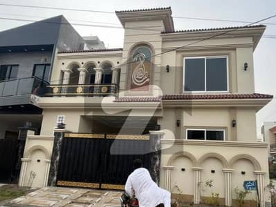 ملتان پبلک سکول روڈ ملتان میں 4 کمروں کا 6 مرلہ مکان 70.0 ہزار میں کرایہ پر دستیاب ہے۔