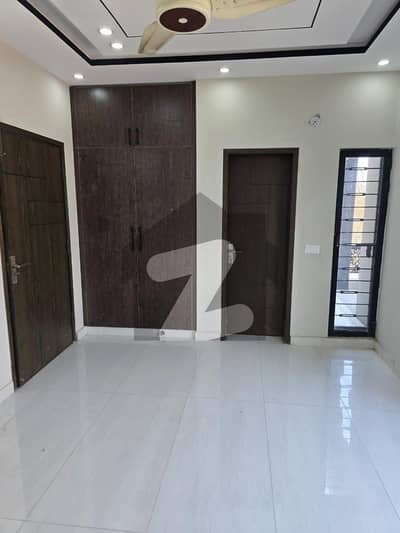 DHA RAHBAR NEAR TO PARK (P) BLOCK BEST LOCATION HOUSE IS AVAILABLE FOR SALE