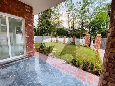 Beautiful Brand New Elegant 5 Bedroom House For Rent In F-10 VIP Close-End Street Ideal Family Living