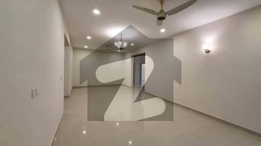 نیوی ہاؤسنگ سکیم کارساز کراچی میں 5 کمروں کا 16 مرلہ فلیٹ 3.75 لاکھ میں کرایہ پر دستیاب ہے۔