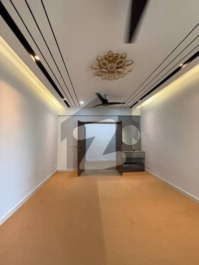 BEAUTIFUL APARTMENT FOR SALE (KHALID BIN WALEED ROAD) BEAUTIFUL APARTMENT FOR SALE (KHALID BIN WALEED ROAD)