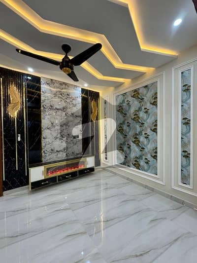 8 MARLA UPPER PORTION AVAILABLE FOR RENT