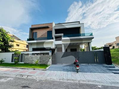 ڈی ایچ اے ڈیفینس فیز 2 ڈی ایچ اے ڈیفینس,اسلام آباد میں 6 کمروں کا 1 کنال مکان 3.2 لاکھ میں کرایہ پر دستیاب ہے۔