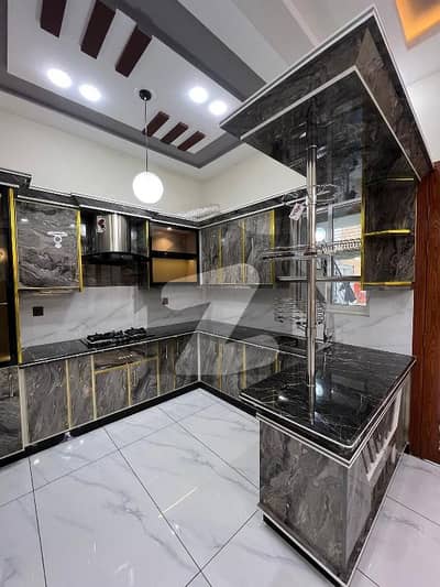 186 Yards House, Prime Corner Spot!