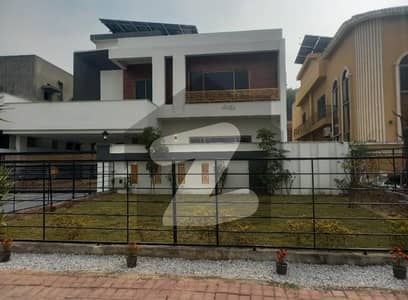 بحریہ ٹاؤن فیز 8 - عثمان ڈی بلاک بحریہ ٹاؤن فیز 8 ۔ سفاری ویلی,بحریہ ٹاؤن فیز 8,بحریہ ٹاؤن راولپنڈی,راولپنڈی میں 6 کمروں کا 1 کنال مکان 11.9 کروڑ میں برائے فروخت۔