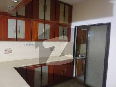 گلستانِ جوہر کراچی میں 4 کمروں کا 10 مرلہ فلیٹ 2.2 کروڑ میں برائے فروخت۔