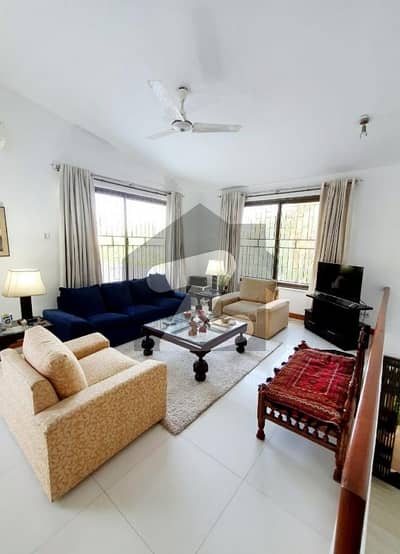 ایف ۔ 10 اسلام آباد میں 2 کمروں کا 1 کنال بالائی پورشن 2.1 لاکھ میں کرایہ پر دستیاب ہے۔