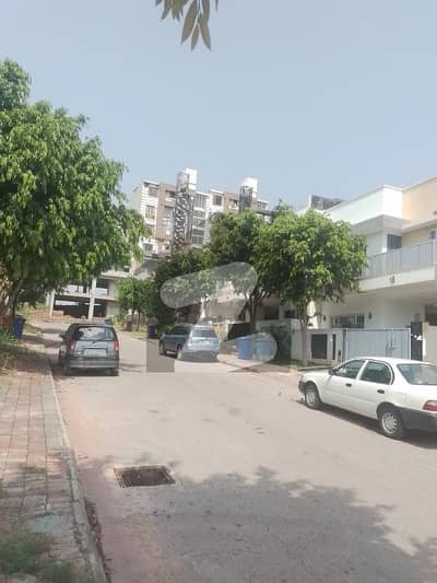 5 marla park face plot for sale in sector G BAHRIA ENCLAVE