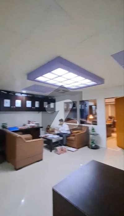 شاہراہِ فیصل کراچی میں 4 مرلہ دفتر 1.8 کروڑ میں برائے فروخت۔