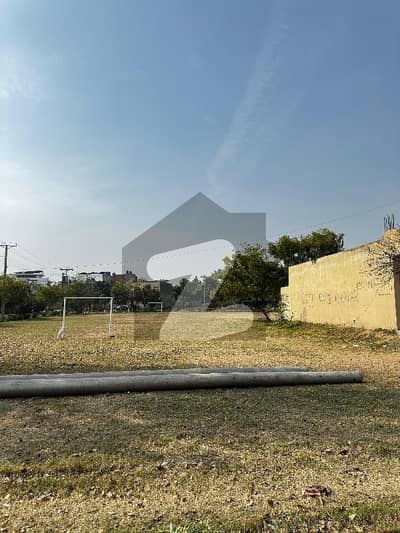 کالج روڈ لاہور میں 4 کنال کمرشل پلاٹ 13.0 کروڑ میں برائے فروخت۔