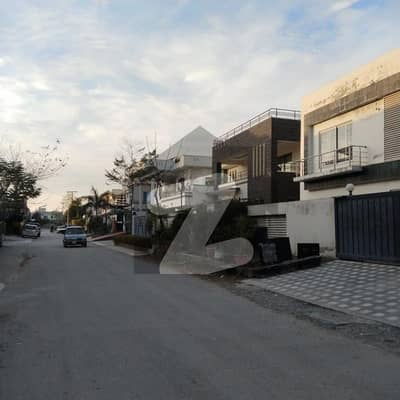 جی ۔ 15 اسلام آباد میں 1 کنال رہائشی پلاٹ 3.2 کروڑ میں برائے فروخت۔