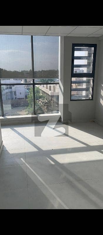 شاہراہِ فیصل کراچی میں 3 مرلہ دفتر 3.25 کروڑ میں برائے فروخت۔