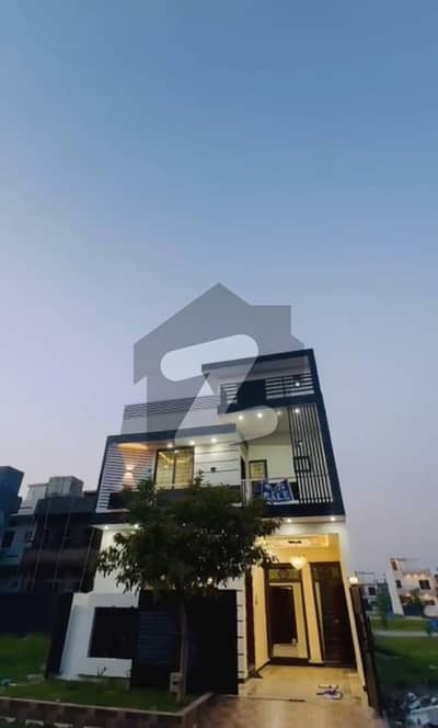 فیصل ٹاؤن فیز 1 - بلاک سی فیصل ٹاؤن فیز 1,فیصل ٹاؤن - ایف ۔ 18,اسلام آباد میں 6 کمروں کا 5 مرلہ مکان 2.55 کروڑ میں برائے فروخت۔