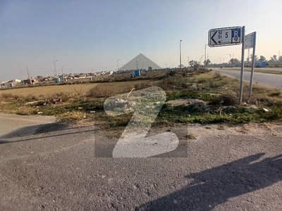 6 Marla Corner 60 feet Road facing green Bult Dha 9 prism