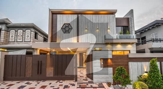 20 MARLA ELEGANT AND FULLY MAINTAINED SUPER HOT LOCATED BRAND NEW BUNGALOW IS AVAILABLE IN THE BEST BLOCK OF DHA LAHORE.