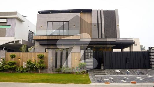 20 MARLA ELEGANT AND FULLY MAINTAINED SUPER HOT LOCATED BRAND NEW BUNGALOW IS AVAILABLE IN THE BEST BLOCK OF DHA LAHORE.