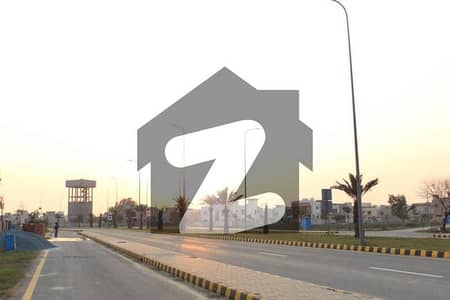 ڈی ایچ اے فیز 7 - بلاک یو فیز 7,ڈیفنس (ڈی ایچ اے),لاہور میں 10 مرلہ رہائشی پلاٹ 2.05 کروڑ میں برائے فروخت۔