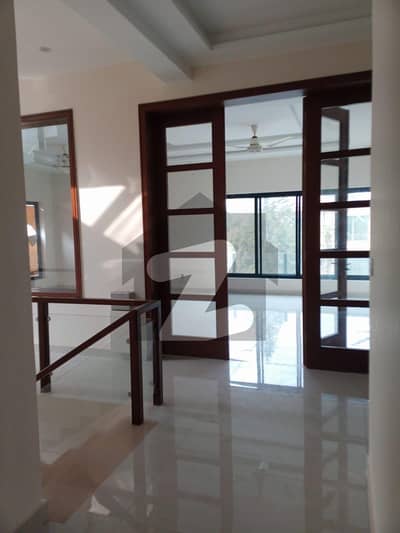 ایف ۔ 10 اسلام آباد میں 3 کمروں کا 1 کنال مکان 3.5 لاکھ میں کرایہ پر دستیاب ہے۔