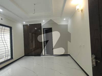 پی اے ایف کالونی لاہور میں 5 کمروں کا 12 مرلہ مکان 5.45 کروڑ میں برائے فروخت۔