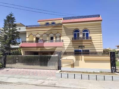 سوان گارڈن اسلام آباد میں 8 کمروں کا 1 کنال مکان 7.5 کروڑ میں برائے فروخت۔