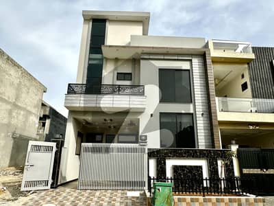 ایم پی سی ایچ ایس ۔ ملٹی گارڈنز بی ۔ 17,اسلام آباد میں 4 کمروں کا 5 مرلہ مکان 2.4 کروڑ میں برائے فروخت۔