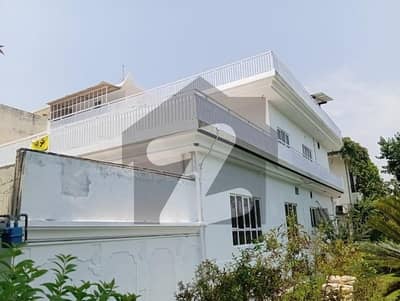 آئی ۔ 8/3 آئی ۔ 8,اسلام آباد میں 7 کمروں کا 14 مرلہ مکان 20.0 کروڑ میں برائے فروخت۔