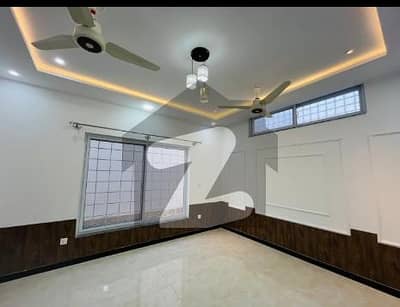 بحریہ انکلیو بحریہ ٹاؤن,اسلام آباد میں 5 کمروں کا 10 مرلہ مکان 1.3 لاکھ میں کرایہ پر دستیاب ہے۔