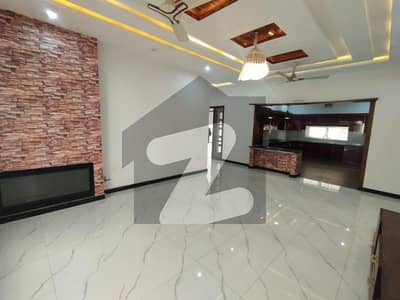 ڈی ایچ اے ڈیفینس فیز 2 ڈی ایچ اے ڈیفینس,اسلام آباد میں 6 کمروں کا 1 کنال مکان 3.5 لاکھ میں کرایہ پر دستیاب ہے۔