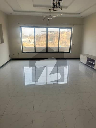 Beautiful And Well-Maintained 3 Bedroom Upper Portion Available In DHA Phase 5. Located In A Prime And Peaceful Area, Ideal For Comfortable Family Living