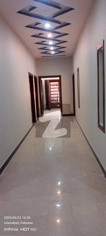 Separate Independent Entrance Kanal Ground Portion For Rent