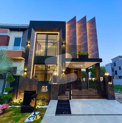 ڈی ایچ اے 9 ٹاؤن ۔ بلاک سی ڈی ایچ اے 9 ٹاؤن,ڈیفنس (ڈی ایچ اے),لاہور میں 4 کمروں کا 5 مرلہ مکان 90.0 ہزار میں کرایہ پر دستیاب ہے۔