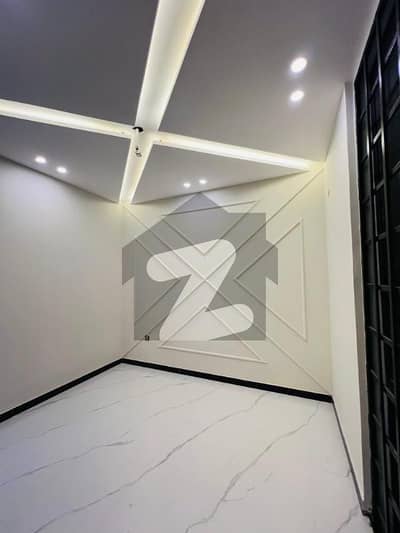 1 KANAL BRAND NEW DESIGNER HOUSE AVAILABLE FOR SALE