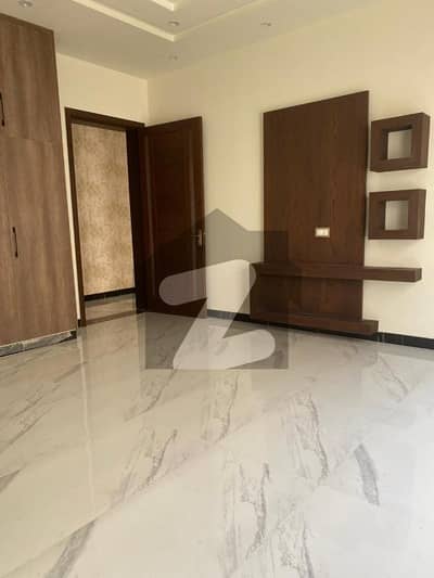 A Prime Location 10 Marla Upper Portion Located In Central Park - Block A Is Available For rent