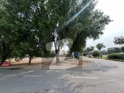 ڈی ایچ اے فیز 5 ڈیفنس (ڈی ایچ اے),لاہور میں 1 کنال رہائشی پلاٹ 7.25 کروڑ میں برائے فروخت۔