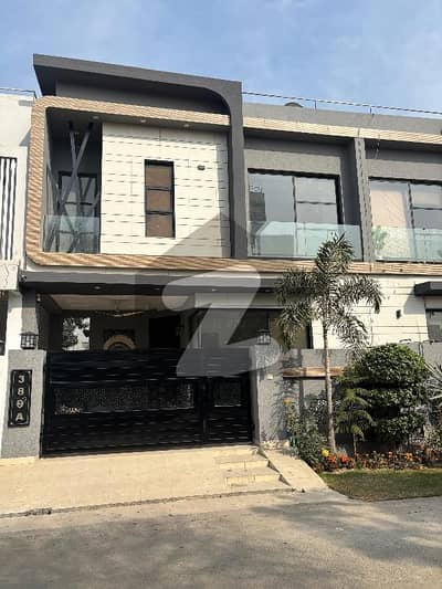 ڈی ایچ اے 9 ٹاؤن ۔ بلاک اے ڈی ایچ اے 9 ٹاؤن,ڈیفنس (ڈی ایچ اے),لاہور میں 3 کمروں کا 5 مرلہ مکان 1.3 لاکھ میں کرایہ پر دستیاب ہے۔