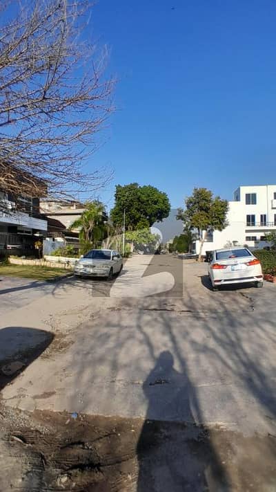 جی ۔ 10/2 جی ۔ 10,اسلام آباد میں 9 مرلہ رہائشی پلاٹ 4.7 کروڑ میں برائے فروخت۔