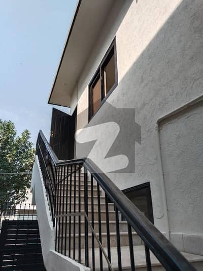 ڈی ایچ اے فیز 4 ڈی ایچ اے ڈیفینس,کراچی میں 5 کمروں کا 12 مرلہ مکان 8.5 کروڑ میں برائے فروخت۔