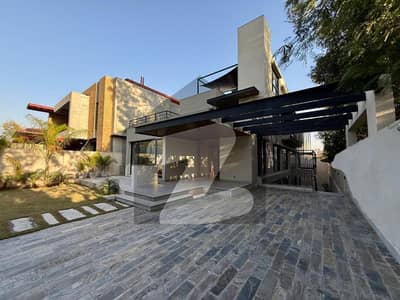 Ultra-Modern Luxurious House with Swimming Pool