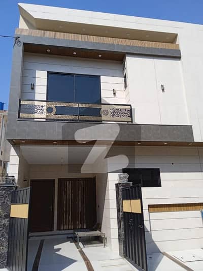 جوہر ٹاؤن فیز 2 جوہر ٹاؤن,لاہور میں 5 کمروں کا 5 مرلہ مکان 3.4 کروڑ میں برائے فروخت۔