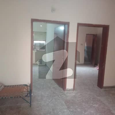 ماڈل ٹاؤن لِنک روڈ ماڈل ٹاؤن,لاہور میں 2 کمروں کا 5 مرلہ بالائی پورشن 48.0 ہزار میں کرایہ پر دستیاب ہے۔