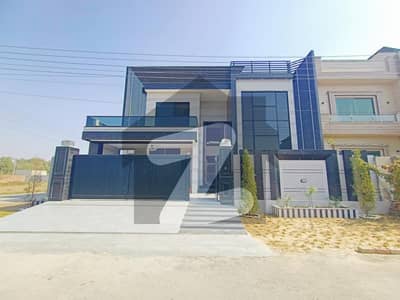 اقبال ایوینیو لاہور میں 6 کمروں کا 1 کنال مکان 6.5 کروڑ میں برائے فروخت۔